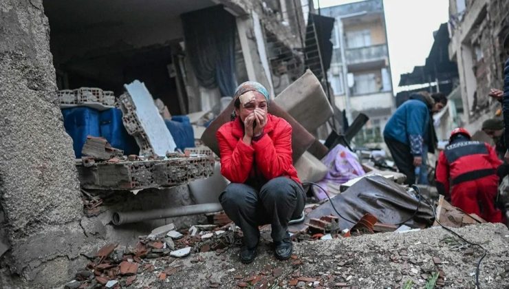 Türkiye’deki depremlerde can kaybı 47 bin 932’ye yükseldi