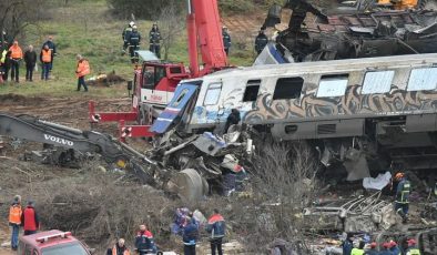 36 kişinin öldüğü tren kazası sonrası Yunan Ulaştırma Bakanı istifa etti