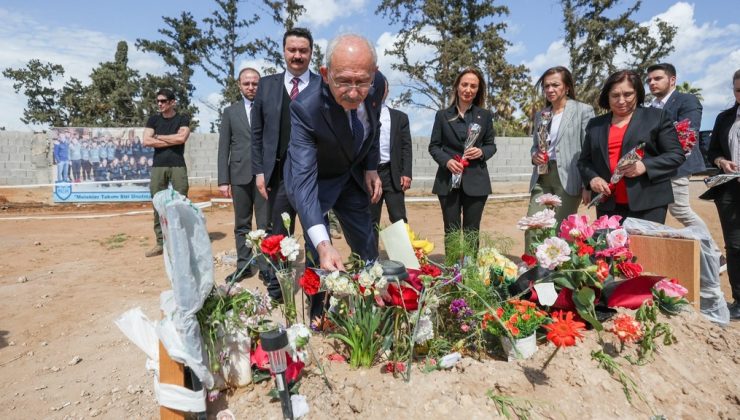 Kılıçdaroğlu, Şampiyon Melekler’in mezarlarına çiçek bırakarak, dua etti