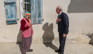 Kemal Kılıçdaroğlu, depremde çocuklarını kaybeden aileleri ziyaret etti