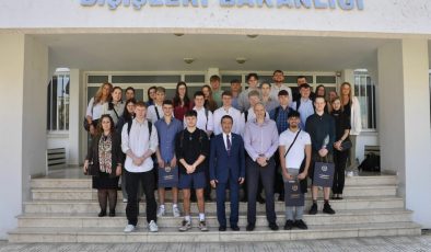 Ertuğruloğlu öğrencilere Kıbrıs davasını anlattı