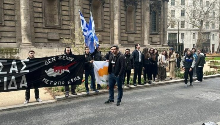 Londra’da Rumlar ve Yunanlılar Cumhurbaşkanı Tatar’ı protesto etti
