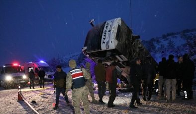 Erzincan ve Yozgat’ta iki otobüs devrildi: 3 ölü, 46 yaralı