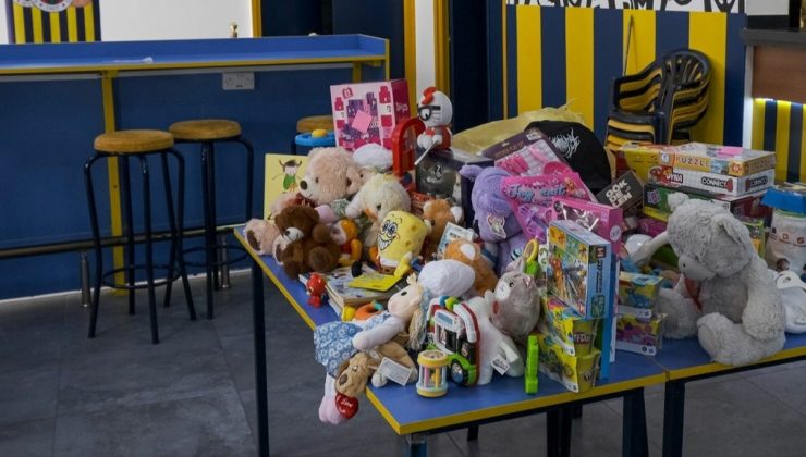 KKTC’deki Fenerbahçeli taraftarlardan depremzede çocuklara oyuncak desteği