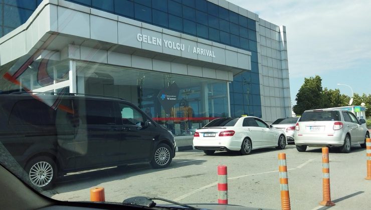 Ercan’daki taksiler: Ya 10 araçlık bekleme yeri ya da süresiz grev