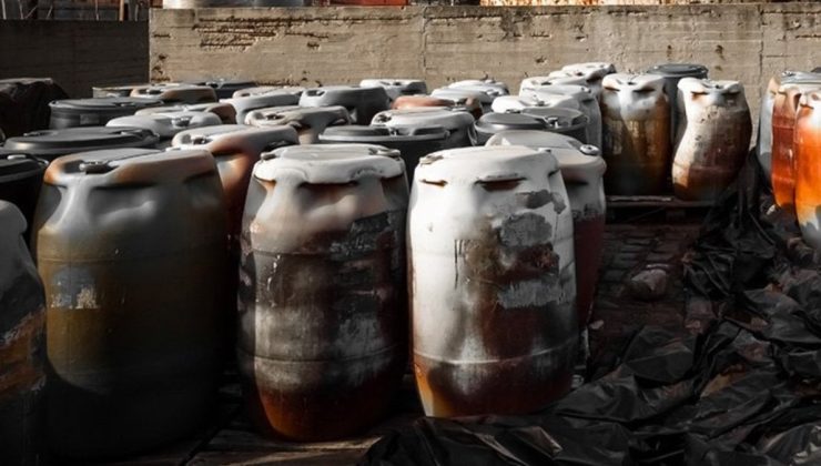 91 ton baca tozu sokarken yakalandılar