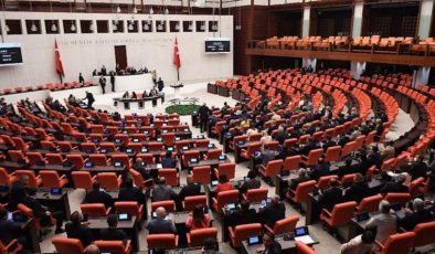 Afetzedeler için ‘ücretsiz konut’ teklifi AKP ve MHP oylarıyla reddedildi
