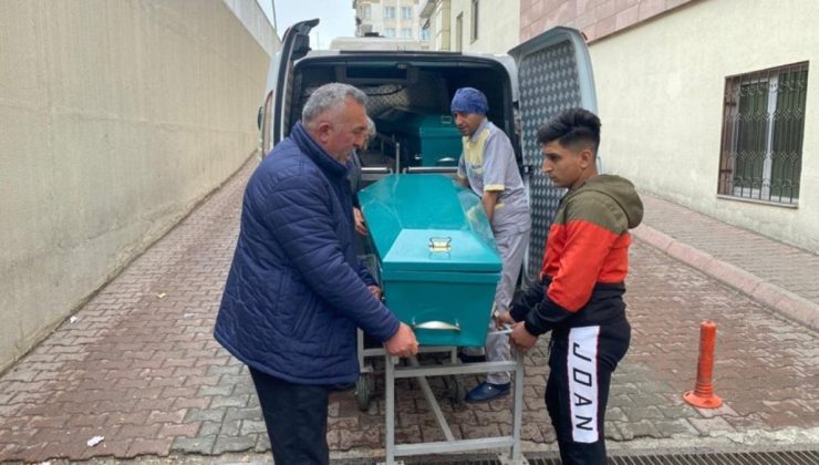 Depremden 111 saat sonra yaralı çıkarılan kadın, kurtarılamadı