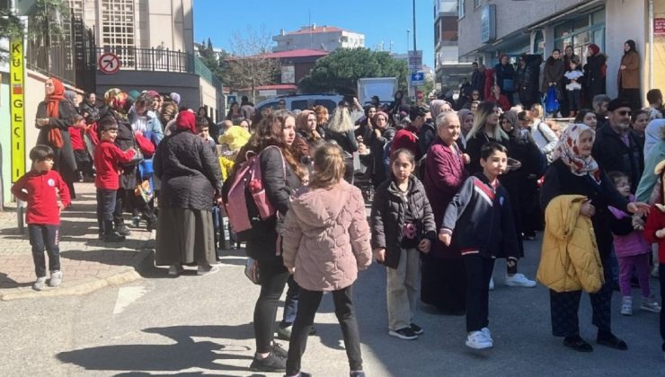 İstanbul’da velilerden okul önünde eylem
