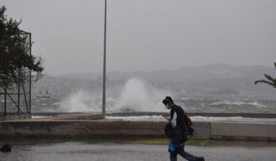 İzmir’de kuvvetli rüzgar ve fırtına uyarısı
