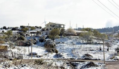 İzmir’in yüksek kesimleri karla kaplandı