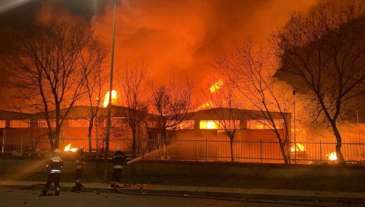 Tekirdağ’da fabrika alevlere teslim oldu