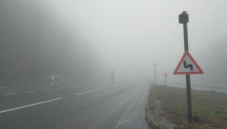 Yoğun sis, ulaşımı etkiledi
