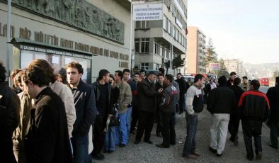 Türkiye’de işsizlik yeniden çift haneye çıktı