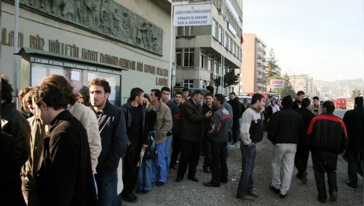 Türkiye’de işsizlik yeniden çift haneye çıktı