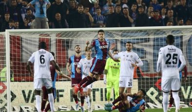 Trabzonspor-Beşiktaş maçında gol sesi çıkmadı