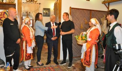Sümer Ezgü TRT’de Kıbrıs kültürünü tanıtacak