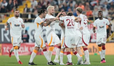 Lider Galatasaray dört köşe