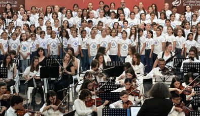 Cumhurbaşkanlığı Senfoni Orkestrası, 300 çocuk ile sahne aldı