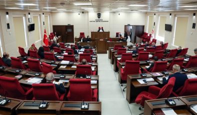 Tartışmalarla dolu Meclis oturumu tamamlandı
