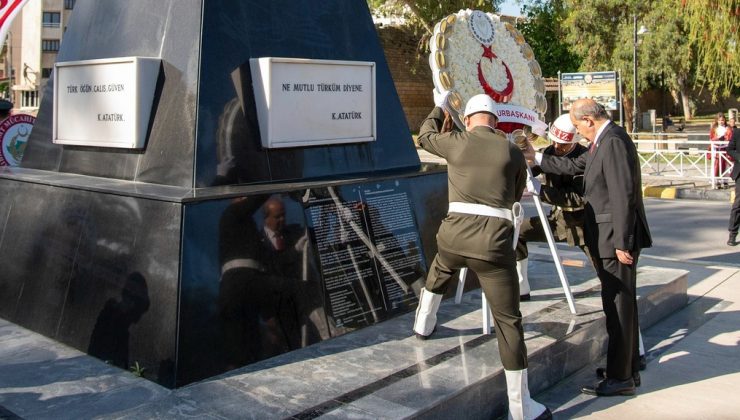 Lefkoşa’da ilk tören Atatürk Anıtı önünde yapıldı