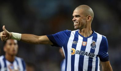 40 yaşındaki Pepe bir yıl daha Porto’da