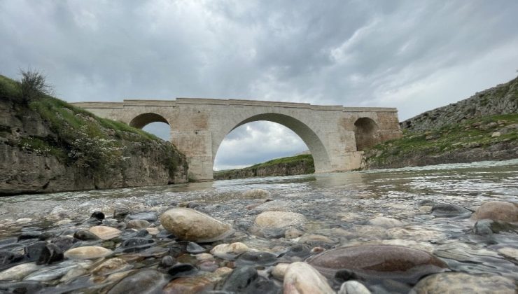 Adıyaman’daki tarihi Kızılin Köprüsü depremleri hasarsız atlattı