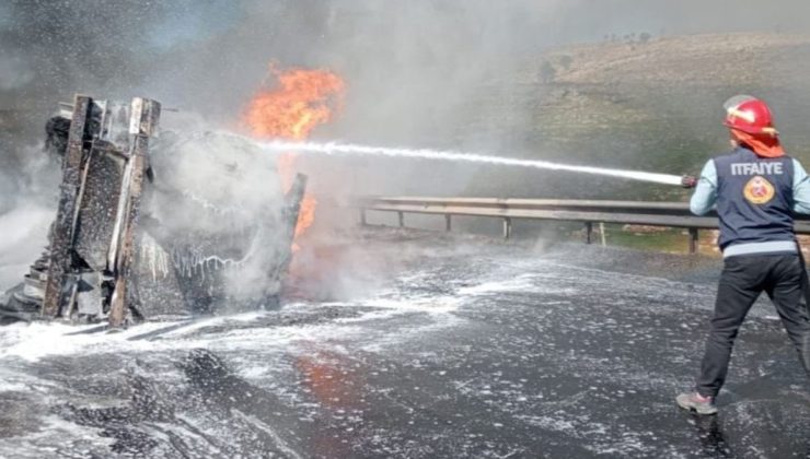 Akaryakıt tankeri kamyonete çarpıp alev aldı: 1 ölü