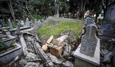 Deprem mezarlıklarda da büyük tahribata neden oldu