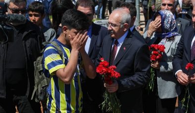 Depremzede genç, Kılıçdaroğlu’na sarılıp ağladı