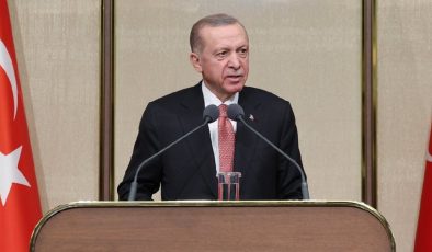 Erdoğan, milletvekilleri ve depremzedelerle iftar yaptı