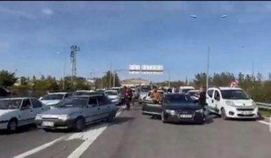 Erdoğan’ın konvoyu için kapatılan yolu vatandaşlar açtı