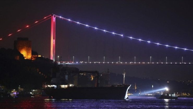 İstanbul Boğazı trafiğe kapatıldı