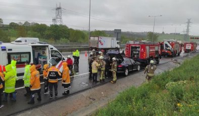 Kazaya müdahale eden sağlık ekibine otomobil çarptı