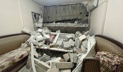 Sitenin istinat duvarı çöktü: 32 daire boşaltıldı