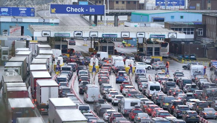 Extra sailings to run overnight to ease backlog of Port of Dover travellers