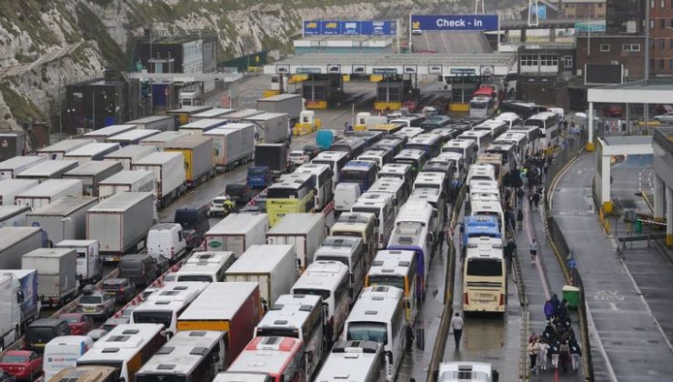 Port of Dover declares ‘critical incident’ after long delays at French border control