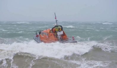 Body found washed up on beach near Brighton after search during Storm Noa