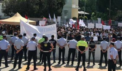 Öğretmenlerden grev ve eylem bir arada: Bakan Çavuşoğlu hedefte