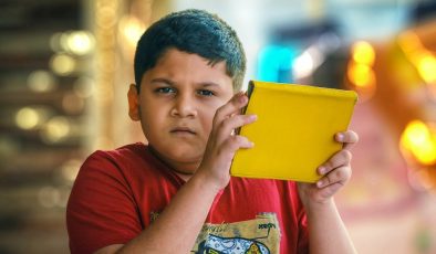 Ekran düşkünlüğü çocuklarda obezite riskini artıyor