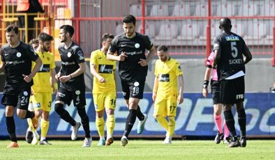 Türkiye Süper Lig’de küme düşen ilk takım Ümraniyespor oldu
