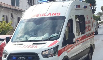 Girne’de kaldırıma takılıp düşen yaşlı turist ağır yaralandı