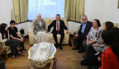 Oktay, Londra’da Kıbrıs Türkü aileye misafir oldu