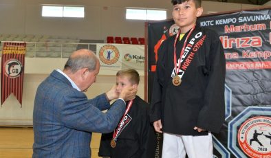 Tatar, minik şampiyonların heyecanını paylaştı