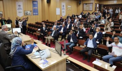 Mersin’de AKP’li belediyenin meclis toplantısında FETÖ ve PKK gerginliği