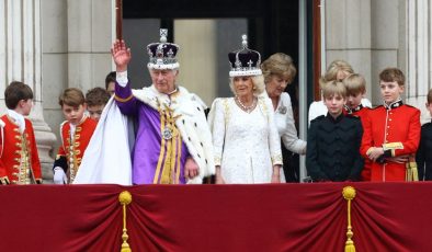 King and Queen join family on palace balcony for scaled-back flypast