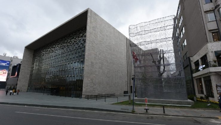 Taksim Meydanı’nda ‘İsimsiz heykel’ tartışması