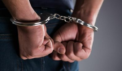 Gazimağusa’da oto galeriye kurşun yağdıran 2 kişi tutuklandı