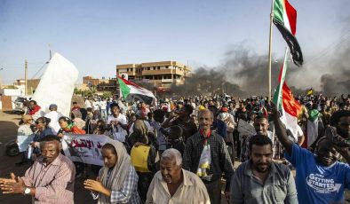 Sudan’da mahsur kalan KKTC vatandaşı tahliye edildi