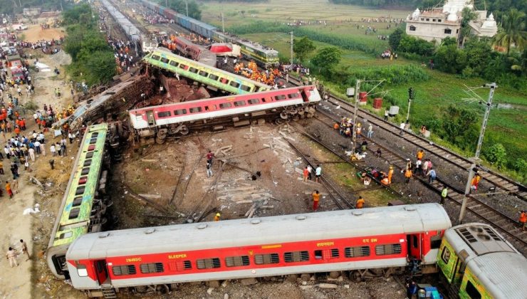 Hindistan’da “son 20 yılın” en büyük tren kazası: 288 ölü, 900’den fazla yaralı